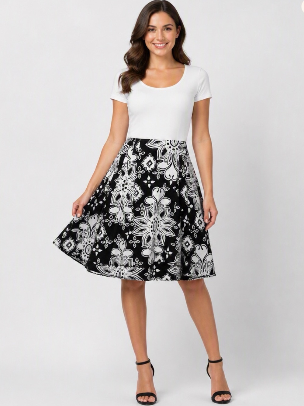 White House Black Market Black and White Floral Circle Skirt Size 2